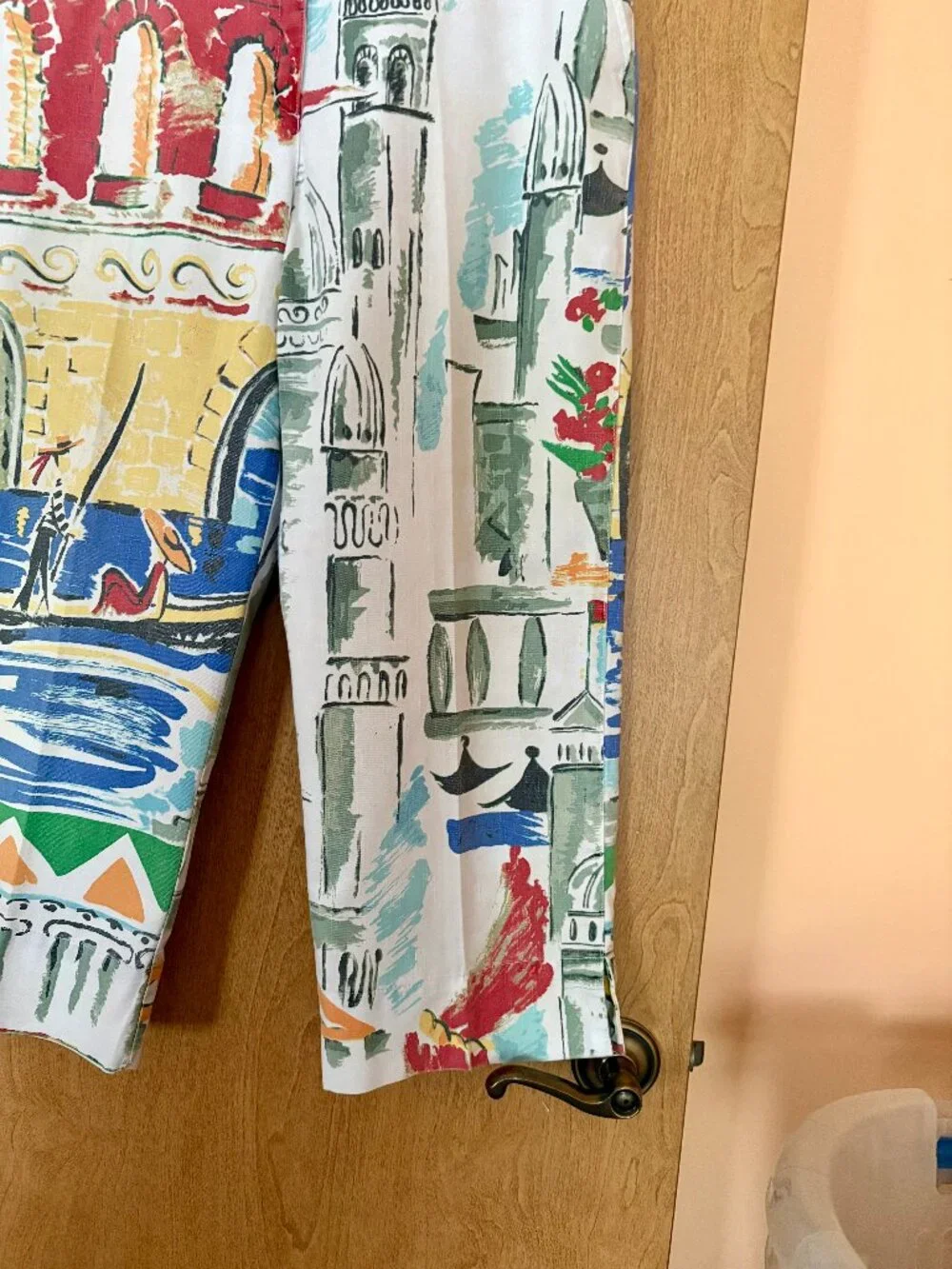 Vintage Chico's Archetectural scene print crops